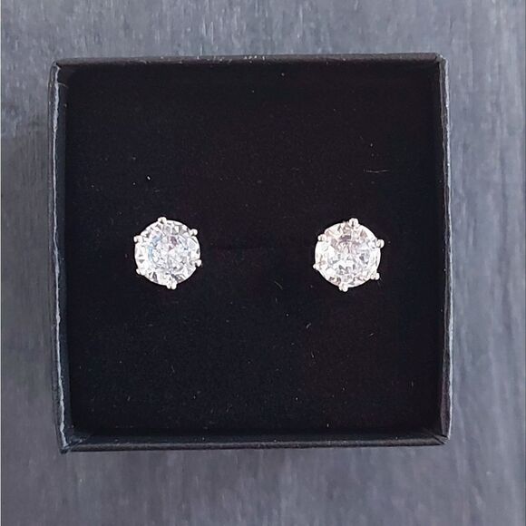 14K Gold Plated 925 Silver Sterling Cubic Zircon Stud Earrings 7mm - Picture 1 of 8